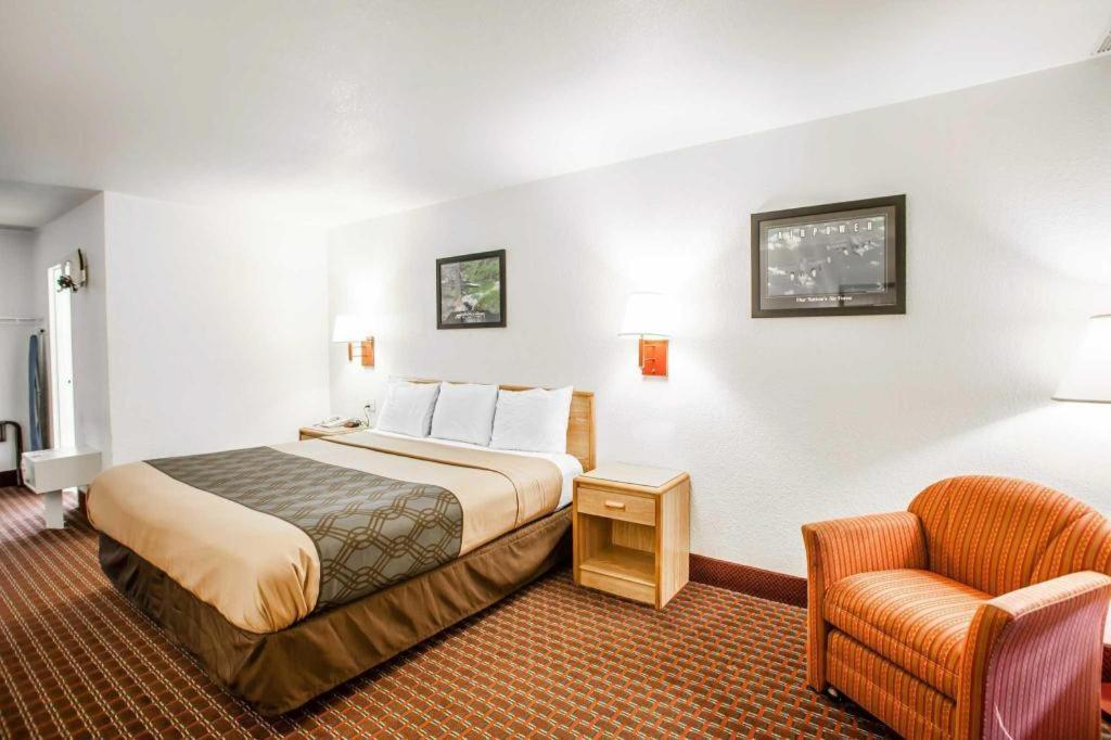 Econo Lodge Truman Inn Sedalia Bagian luar foto