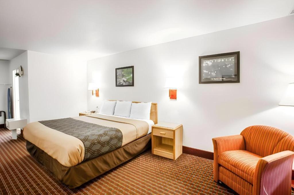 Econo Lodge Truman Inn Sedalia Bagian luar foto
