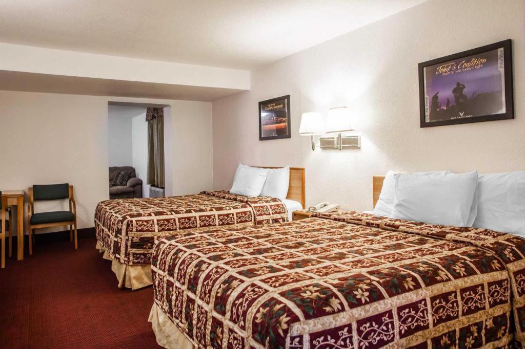 Econo Lodge Truman Inn Sedalia Bagian luar foto