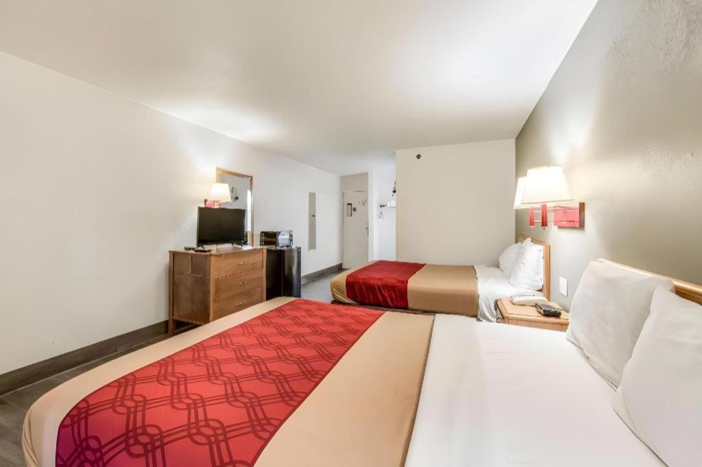 Econo Lodge Truman Inn Sedalia Bagian luar foto