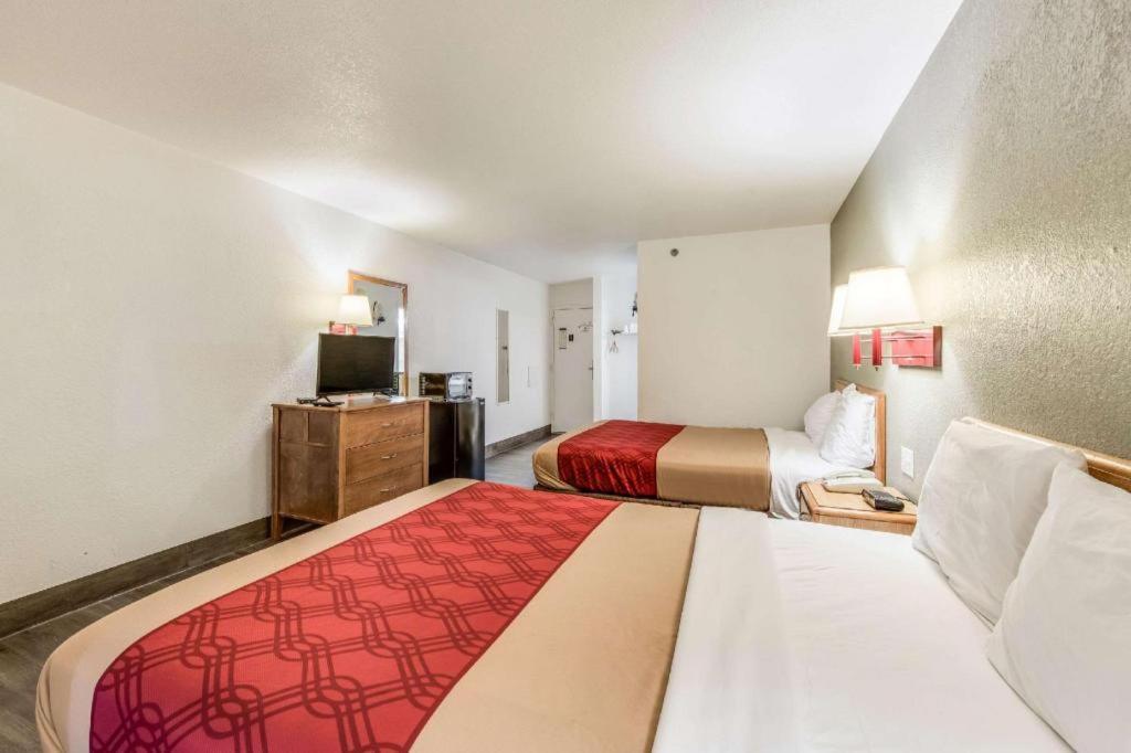 Econo Lodge Truman Inn Sedalia Bagian luar foto