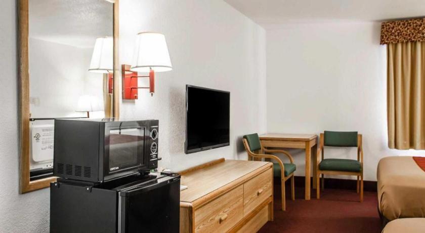Econo Lodge Truman Inn Sedalia Bagian luar foto