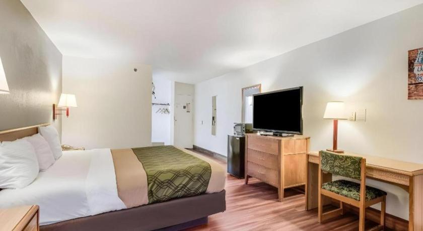 Econo Lodge Truman Inn Sedalia Bagian luar foto