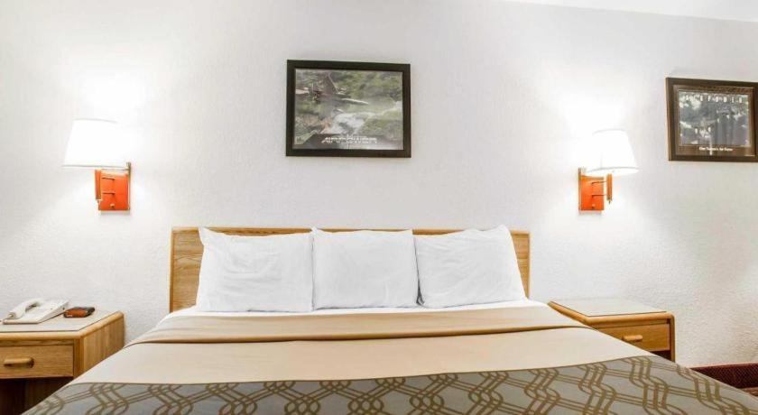 Econo Lodge Truman Inn Sedalia Bagian luar foto