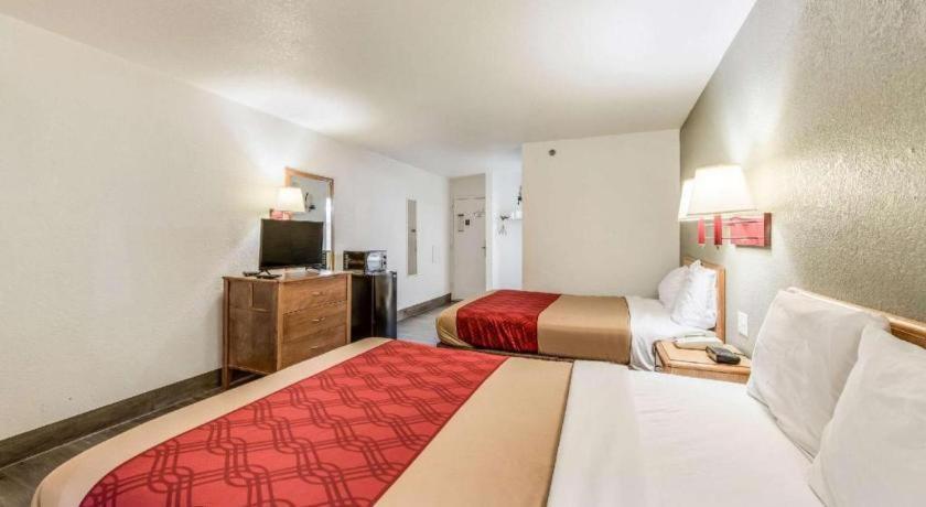Econo Lodge Truman Inn Sedalia Bagian luar foto