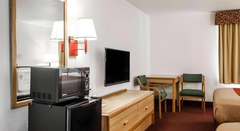 Econo Lodge Truman Inn Sedalia Bagian luar foto