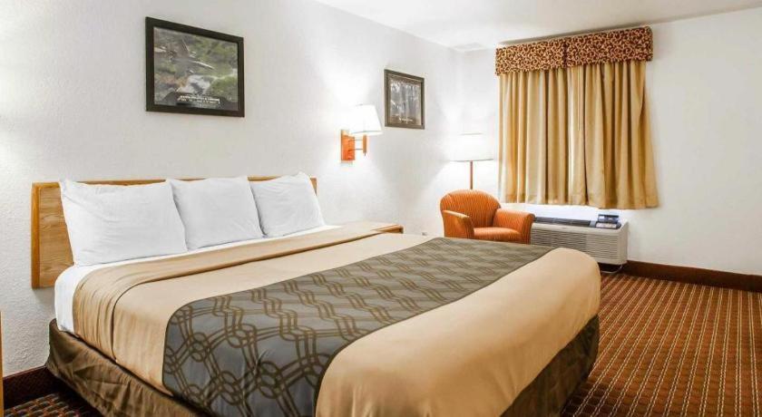Econo Lodge Truman Inn Sedalia Bagian luar foto