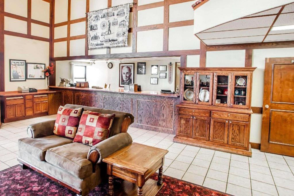 Econo Lodge Truman Inn Sedalia Bagian luar foto